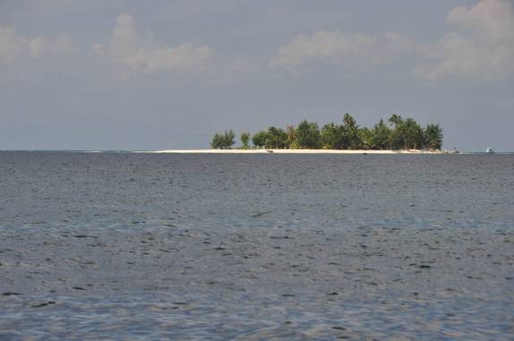 Uma das pequenas ilhotas que cercam Utila, ilha no litoral norte de Honduras